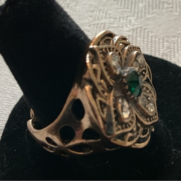 Emerald Glass Stone Gold Tone Ring - Picture 4 of 5